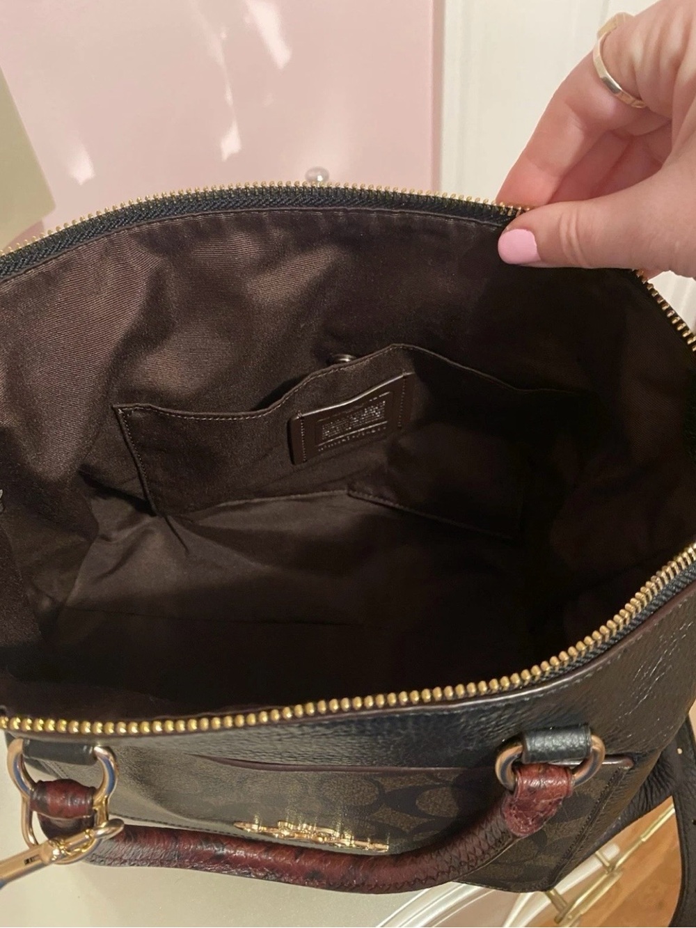 Coach Black Leather Shoulder Bag with Signature Brown Pocket and Gold Hardware - Picture 5 of 9